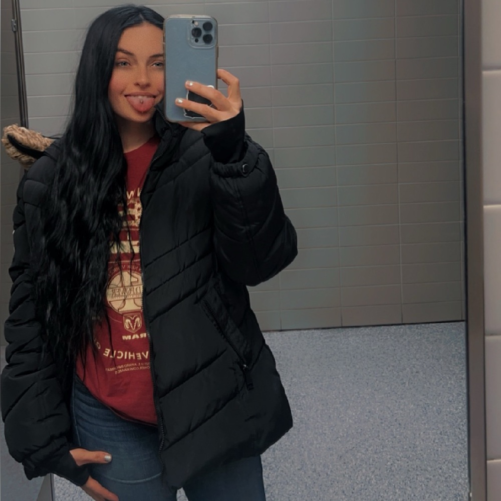 Meet your Posher, Kayla